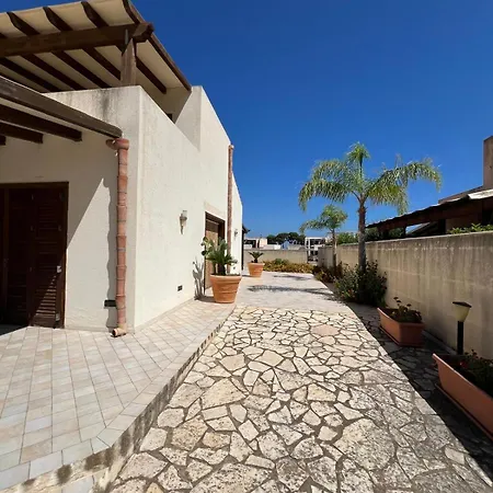 Leonardo Villa San Vito Lo Capo